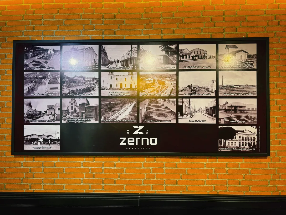 Parede com a história em fotos